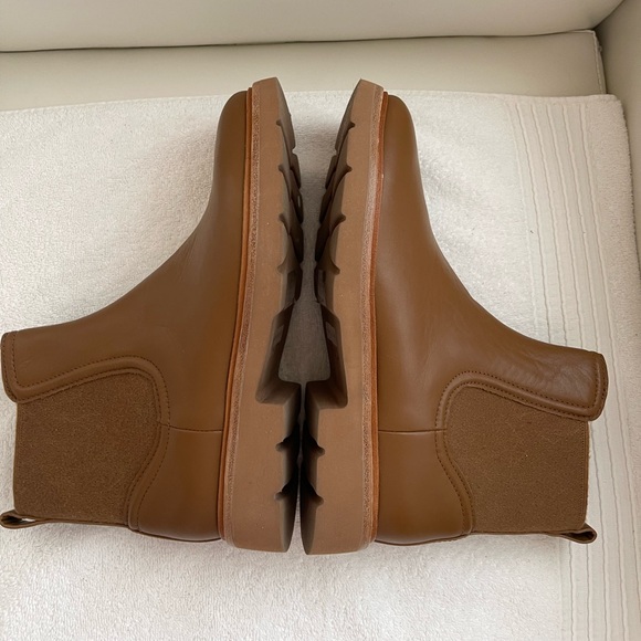 NEW Vince Tan Rue Leather Pull On Lug Chelsea Boots - Picture 8 of 10